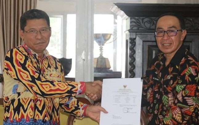 Selama 30 hari, tim Badan Pemeriksa Keuangan (BPK) RI perwakilan Jawa Barat akan memeriksa setiap Organisasi Perangkat Daerah (OPD) di lingkungan Pemkab Sukabumi. Pemeriksaan yang akan dilakukan BPK RI Jawa Barat berrkaitan rencana pemeriksaan terperinci atas hasil Laporan Keuangan Pemerintah Daerah (LKPD) Kabupaten Sukabumi tahun anggaran 2023 yang telah disampaikan ke BPK RI Perwakilan Jawa Barat, beberapa waktu lalu. Kedatangan tim BPK RI Perwakilan Provinsi Jawa Barat diterima Sekretaris Daerah (Sekda) Kabupaten Sukabumi, Ade Suryaman di Pendopo Sukabumi, Jumat, (22/3/2024).