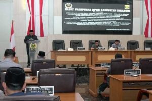 Bupati Sukabumi Marwan Hamami sampaikan pendapat akhir pandangan umum fraksi DPRD mengenai Rancangan peraturan daerah (Raperda) tentang perubahan ketiga atas peraturan daerah nomor 7 Tahun 2016 tentang pembentukan susunan perangkat daerah pemerintah Kabupaten Sukabumi, pada Rapat Paripurna, di Ruang Rapat DPRD Kabupaten Sukabumi, Jumat (22/3/2024).
