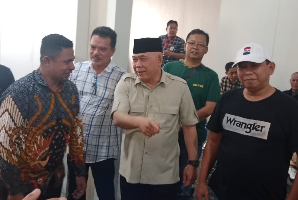 Dua caleg DPR RI Dapil Jabar IV Kota dan Kabupaten Sukabumi, Heri Gunawan (Partai Gerindra) dan Iman Adinugraha (Partai Demokrat) secara kebetulan bertemu di Gedung DPRD Kabupaten Sukabumi, Palabuhanratu pada Selasa (5/3/2024).