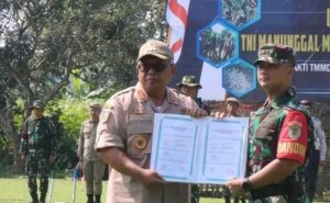 Bupati Sukabumi Marwan Hamami menghadiri langsung upacara pembukaan TNI Manunggal Mambangun Desa (TMMD) ke 119 Tahun 2024 Kodim 0607 Kota Sukabumi yang diselenggarakan di Lapangan Desa Tenjojaya Kecamatan Cibadak, Selasa (20/2/2024).