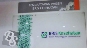 Warga kurang mampu di Kabupaten Sukabumi yang selama ini mengantungkan keringanan biaya kesehatan melalui program Jaminan Kesehatan Nasional-Kartu Indonesia Sehat (JKS-KIS), mulai Tanggal 1 Mei 2024, dipastikan tidak bisa lagi memanfaatkan program JKS-KIS. Hal ini setelah, Badan Penyenggara Jaminan Sosial (BPJS) Kesehatan, Kantor BPJS Kesehatan Sukabumi mencabut status Universal Health Coverage (UHC) atau program cakupan kesehatan semesta bagi kepesertaan BPJS katagori Pekerja Bukan Penerima Upah (PBPU) dan Bukan Pekerja (BP) yang selama ini dibiayai Pemerintah Daerah Kabupaten Sukabumi.