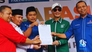 Di acara deklarasi kerjasama untuk membangun koalisi yang dilakukan PKB,PKS, PDIP,Partai Demokrat dan PAN Kabupaten Sukabumi, Ketua Partai Kebangkitan Bangsa (PKB) Kabupaten Sukabumi, Hasyim Adnan sudah blak-blakan menyebut jika dirinya ogah kalau ditempatkan di posisi calon wakil bupati. "Saya tidak akan maju di Pilkada Kabupaten Sukabumi, kalau hanya di calon wakil bupati, saya siap maju jadi calon bupati, bukan calon wakil bupati,"kata Hasyim Adnan saat sambutan di acara deklarasi kerjasama untuk membangun koalisi yang dilakukan PKB,PKS, PDIP,Partai Demokrat dan PAN Kabupaten Sukabumi, di Cafe Mila Kota Sukabumi, Sabtu (4/5/2024).