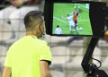 Wasit Melihat Rekaman VAR (Vidio Assistant Referee)
