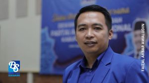 Bendahara DPD Partai Amanat Nasional (PAN) Kabupaten Sukabumi, Faizal Akbar Awaludin tidak menerima jika PAN Kabupaten Sukabumi dalam menentukan arah koalisi di Pilkada Kabupaten Sukabumi 2024, bisa diatur apalagi diintervensi oleh partai lain. Menurut Faizal, kendati perolehan kursi di DPRD Kabupaten Sukabumi, hanya memperoleh tiga kursi. Namun, hal itu bukan berarti PAN Kabupaten Sukabumi bisa diatur, bisa diintervensi oleh partai koalisi yang memiliki kursi DPRD diatas PAN Kabupaten Sukabumi. "Penegasan PAN tidak bisa diintervensi karena ada ucapan dari salah ketua partai politik saat deklarasi kemarin yang menyebutkan bisa melobi dan menjamin bisa masuk koalisi. Ya intinya PAN tidak bisa di intervensi sama partai lain untuk dukungan calon, sebab masalah koalisi tentunya masih dinamis belum final,"ungkap Faizal kepada BERITAUSUKABUMI.COM, Senin (6/5/2024).