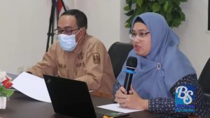 Kepala Badan Penyelenggara Jaminan Sosial (BPJS) Kesehatan Cabang Sukabumi, Dwi Surini memberi penjelasan perihal pencabutan UHC Non Cut Off bagi peserta BPJS katagori PBPU dan BP melalui program JKS-KIS yang selama ini dibiayai APBN dan APBD Pemerintah Kabupaten Sukabumi. Dalam siaran pers yang diterima Redaksi BERITAUSUKABUMI.COM, Kamis (9/5/2024), Dwi Surini menuturkan, sesuai dengan Undang-Undang Nomor 40 Tahun 2004 tentang Sistem Jaminan Sosial Nasional (SJSN), Program Jaminan Kesehatan Nasional (JKN) hadir untuk menjamin kebutuhan pelayanan kesehatan penduduk Indonesia.