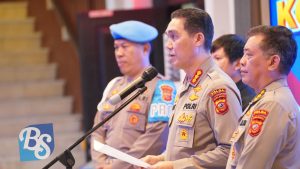 Kabid Humas Polda Jabar Kombes Pol. Jules Abraham Abast, didampingi Auditor Kepolisian Madya Tk. III Itwasda Polda Jabar Kombes Pol. Ari Rachman Nafarin dan Kasubbid Provost Bid Propam Polda Jabar AKBP Dedy melaksanakan Konferensi Pers terkait Hotline untuk Penanganan Kasus Vina Cirebon di Riung Mungpulung Polda Jabar. Kamis, (6/6/2024).