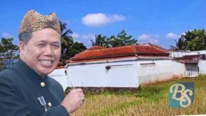 Fakta baru terungkap, villa yang berada di Kampung Pasir Ipis, Desa Tegal Panjang, Kecamatan Cireunghas, Kabupaten Sukabumi yang dijadikan penyimpanan alat percetakan uang palsu sebesar Rp22 Miliyar yang kini sedang ditangani Polda Metro Jaya, diketahui milik mantan Kepala Dinas Pendidikan Kabupaten Sukabumi, Mohammad Solihin.