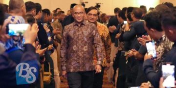 Dewan Kehormatan Penyelenggara Pemilu (DKPP) menjatuhkan sanksi pemberhentian tetap kepada Ketua KPU Hasyim Asy’ari dalam kasus pelecehan seksual. Keputusan ini dibacakan dalam sidang putusan yang digelar di kantor DKPP, Jakarta, Rabu (3/7/2024).