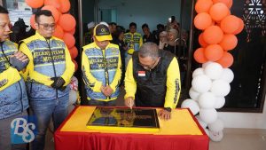 H. Marwan Hamami dalam sambutannya, mengaku bersyukur bisa meresmikan Balai Desa Kadununggal di momen HJKS. Hal itu sekaligus silaturahmi bersama masyarakat sekitar.