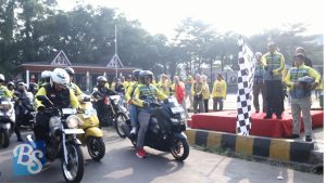 BERITAUSUKABUMI.COM-Bupati Sukabumi H Marwan Hamami mengendarai motor Tiger 2000 kesayangannya saat melakukan turing Ngabumi Jilid III dalam rangka Hari Jadi Kabupaten Sukabumi (HJKS) Ke-154, Sabtu (24/8/24).
