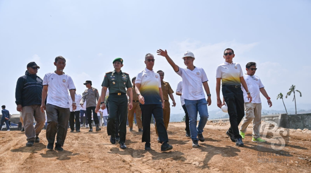BERITAUSUKABUMI.COM-Kabupaten Sukabumi, Jawa Barat, kini resmi memiliki sekolah sepak bola (SSB) bertaraf internasional dengan sejumlah fasilitas penunjang berstandar di atas rata-rata SSB lainnya di Indonesia.
