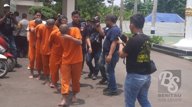 Gerombolan pelaku penyerangan terhadap warga Pasar Cibadak Kecamatan Cibadak Kabupaten Sukabumi ditangkap Polres Sukabumi.
