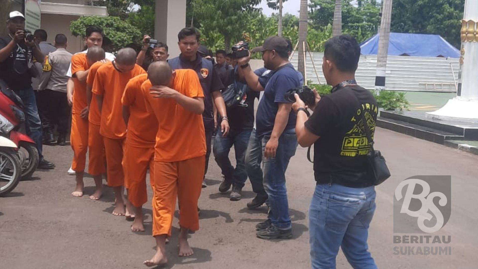 Gerombolan pelaku penyerangan terhadap warga Pasar Cibadak Kecamatan Cibadak Kabupaten Sukabumi ditangkap Polres Sukabumi.