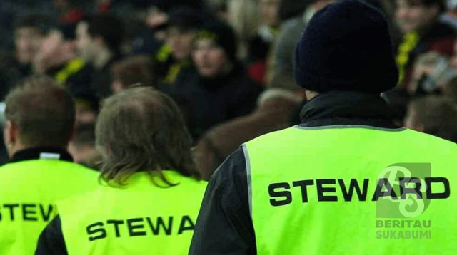 Istilah steward sendiri tidak ditemukan di dalam Kamus Besar Bahas Indonesia (KBBI) yang diakses secara daring. Arti steward menurut Cambridge Dictionary adalah seseorang yang tugasnya mengatur acara tertentu, atau memberikan layanan kepada orang-orang tertentu, atau menjaga tempat tertentu.