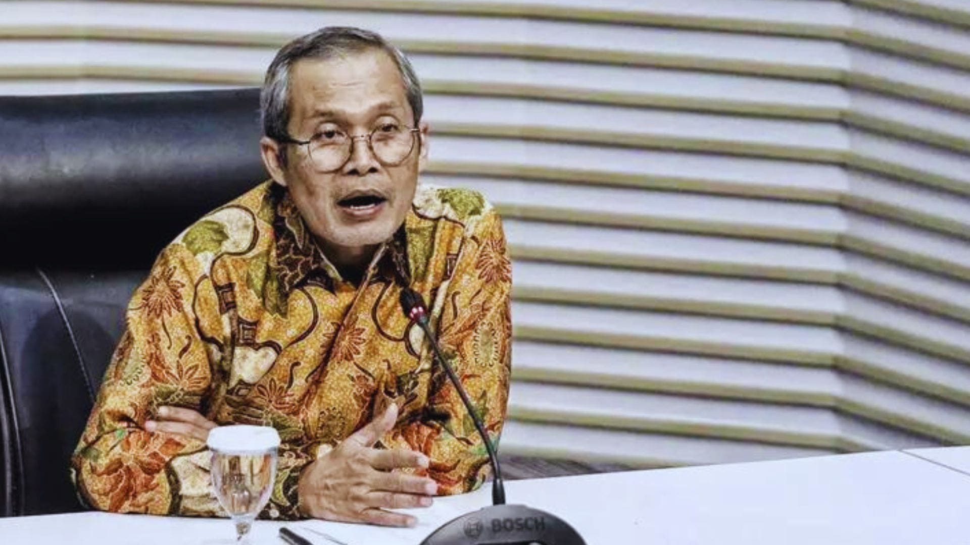 Wakil Ketua KPK Alexander Marwata menyebutkan para pejabat di Indonesia melihat tindakan korupsi bukanlah hal yang menakutkan lagi. Sudut pandang inilah yang membuat turunnya indeks persepsi korupsi di Indonesia.