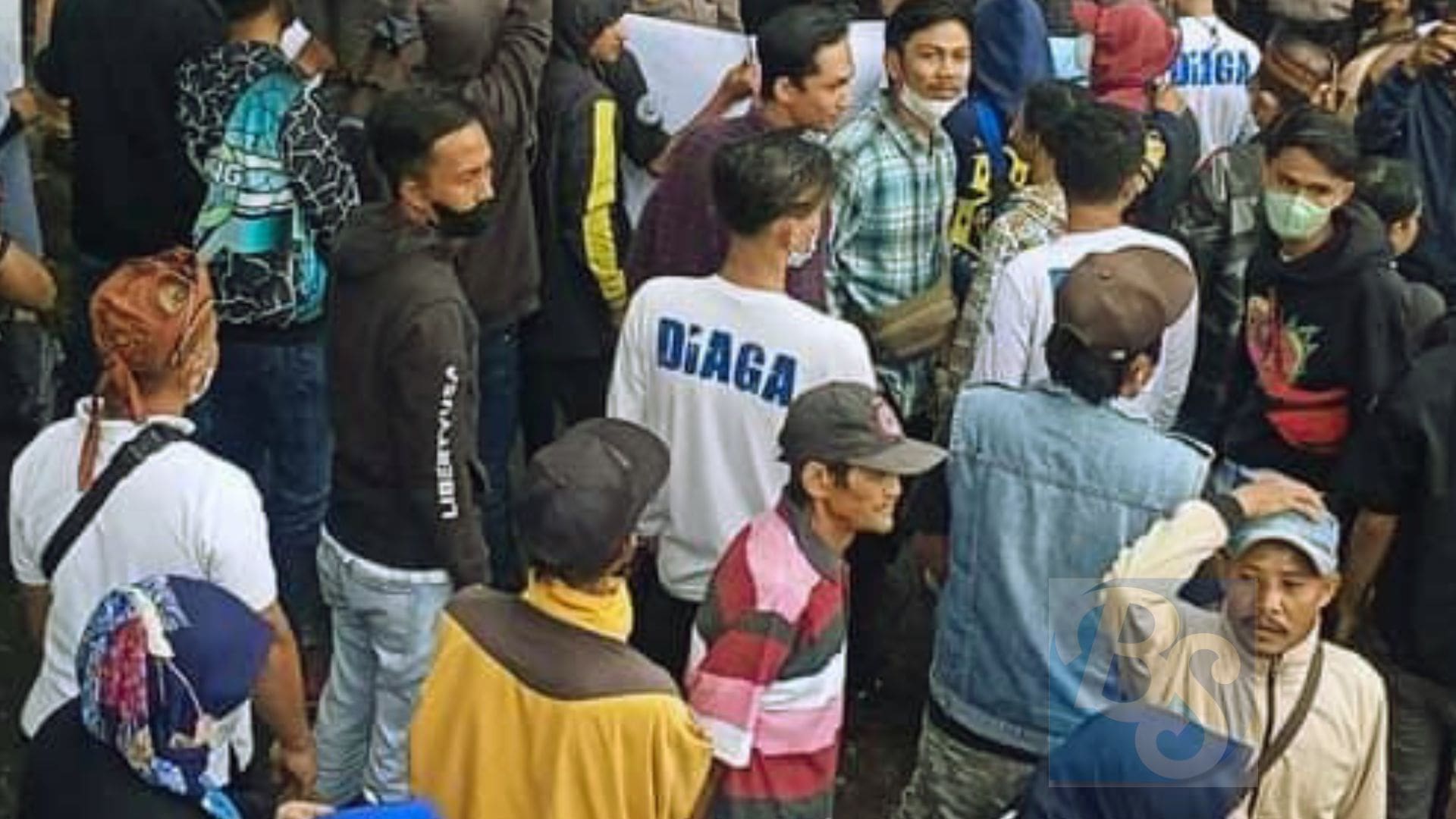 Sejumlah organisasi masyarakat (Ormas) di Kabupaten Sukabumi protes ke Badan Kesatuan Bangsa dan Politik (Kesbangpol) Kabupaten Sukabumi.