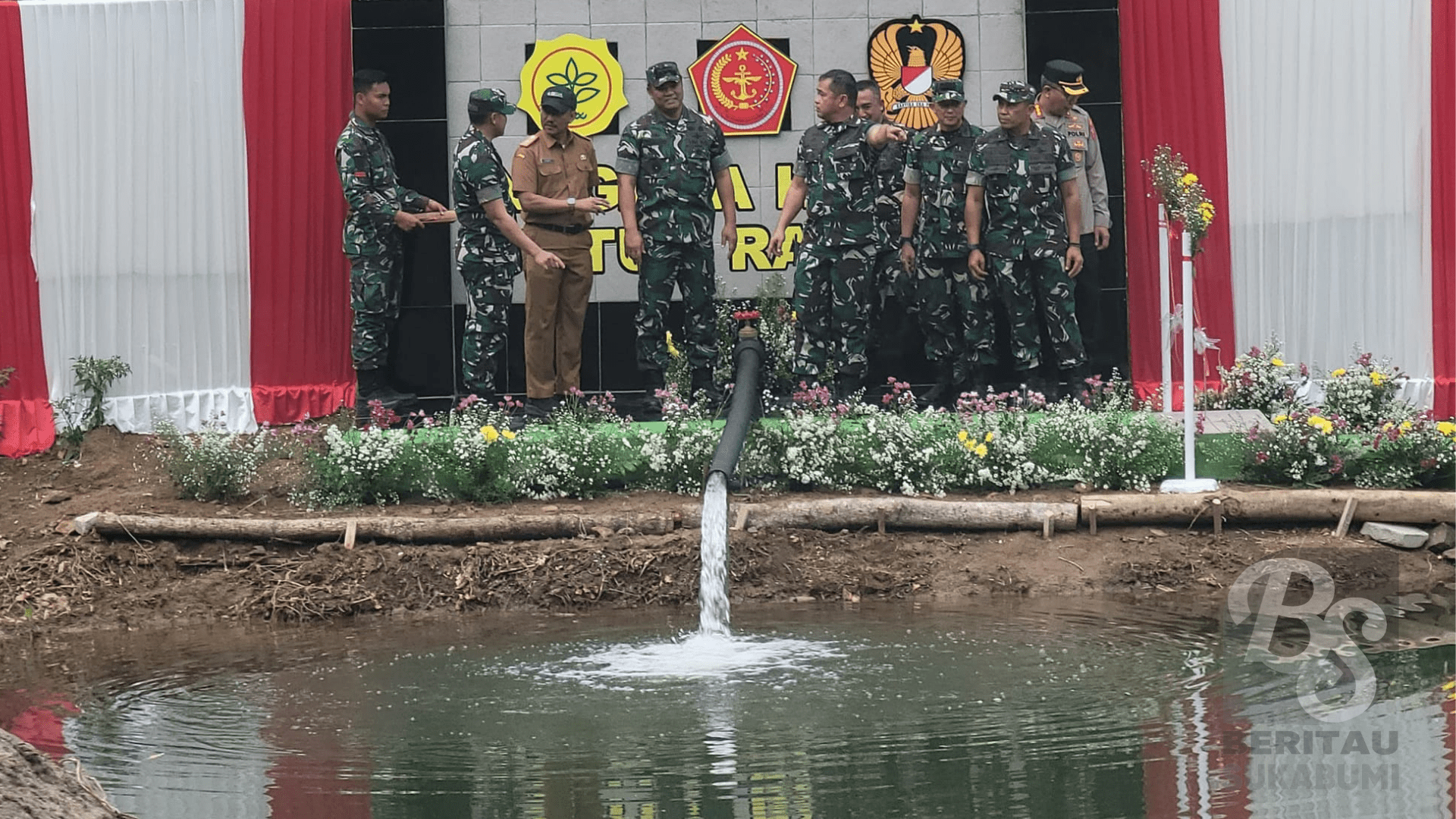 resmikan Dam Parit (bangunan konservasi air) sekaligus peninjauan Gudang Ketahanan Pangan Kostrad, di Desa Mekarsakti, Kecamatan Ciemas Kabupaten Sukabumi, Jawa Barat, Senin (23/9/2024).