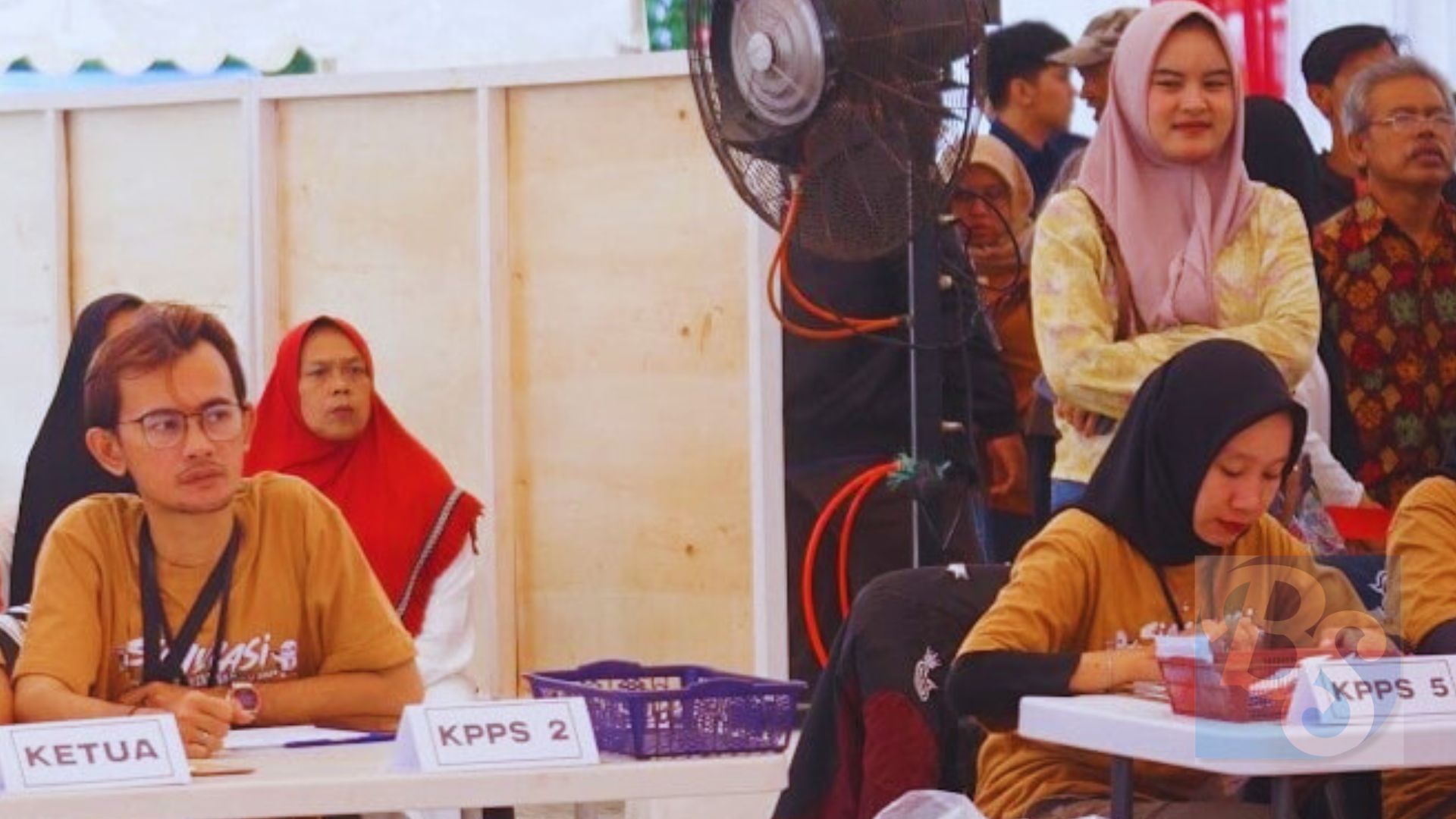 omisi Pemilihan Umum (KPU) Kabupaten Sukabumi resmi membuka pendaftaran Kelompok Penyelenggara Pemungutan Suara atau KPPS untuk Pemilihan Gubernur-Wakil Gubernur Jawa Barat, dan Pemilihan Bupati-Wakil Bupati Sukabumi 2024.