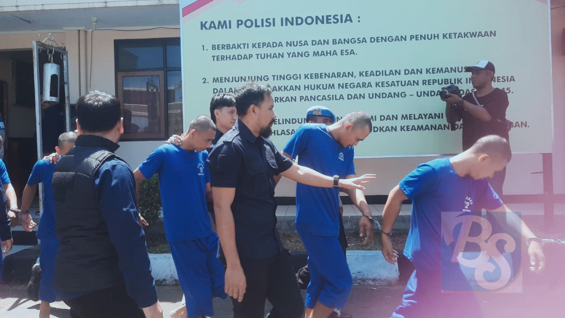 Polres Sukabumi kembali berhasil mengungkap 22 kasus penyalahgunaan narkotika dan obat keras terlarang di wilayah hukum Polres Sukabumi.