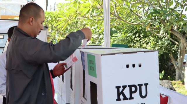 Komisi Pemilihan Umum (KPU) Kabupaten dan Kota Sukabumi sudah merekapitulasi Daftar Pemilih Tetap (DPT) untuk Pilkada Serentak 2024 Pemilihan Gubernur-Wakil Gubernur Jabar, Pemilihan Bupati-Wakil Bupati Sukabumi dan Pemilihan Walikota-Wakil Walikota Sukabumi.