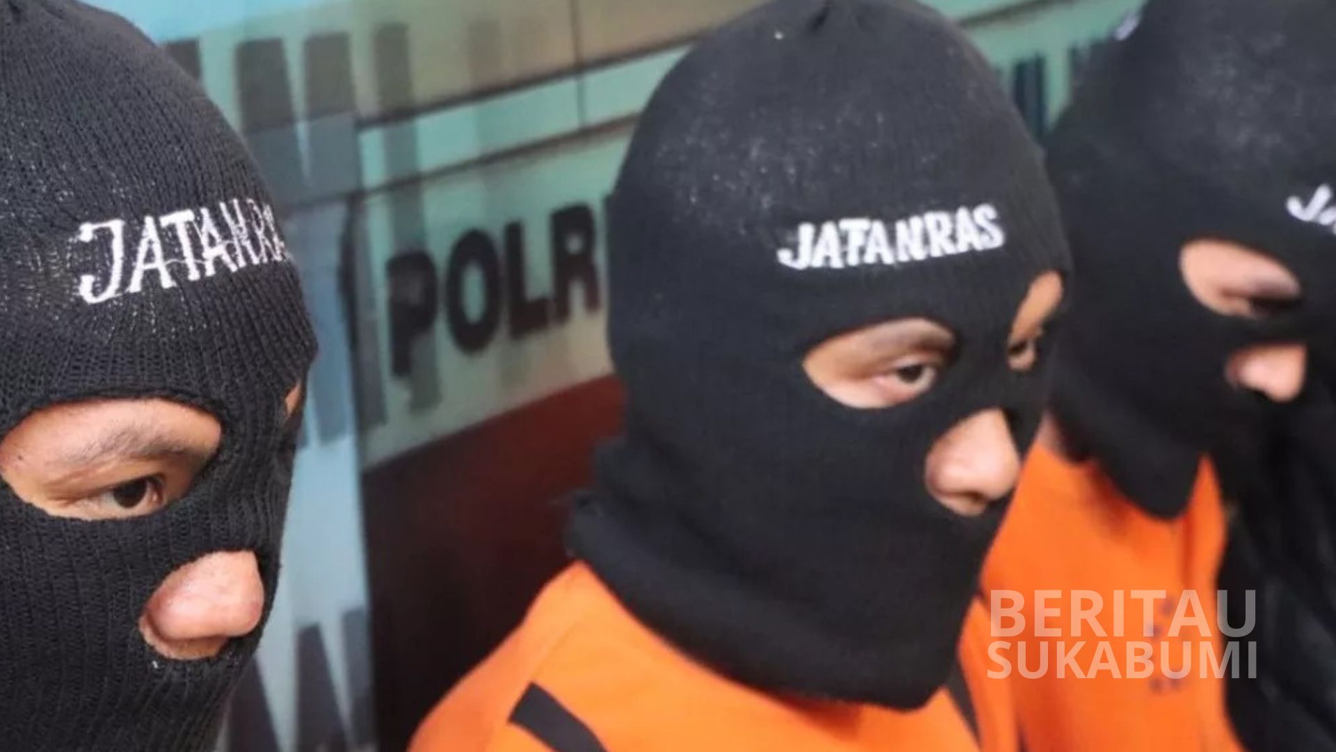 Satuan Reserse Kriminal Polres Sukabumi Kota mengamankan tiga dari Sepuluh komplotan pencuri spesialis pecah kaca dan gembos ban.