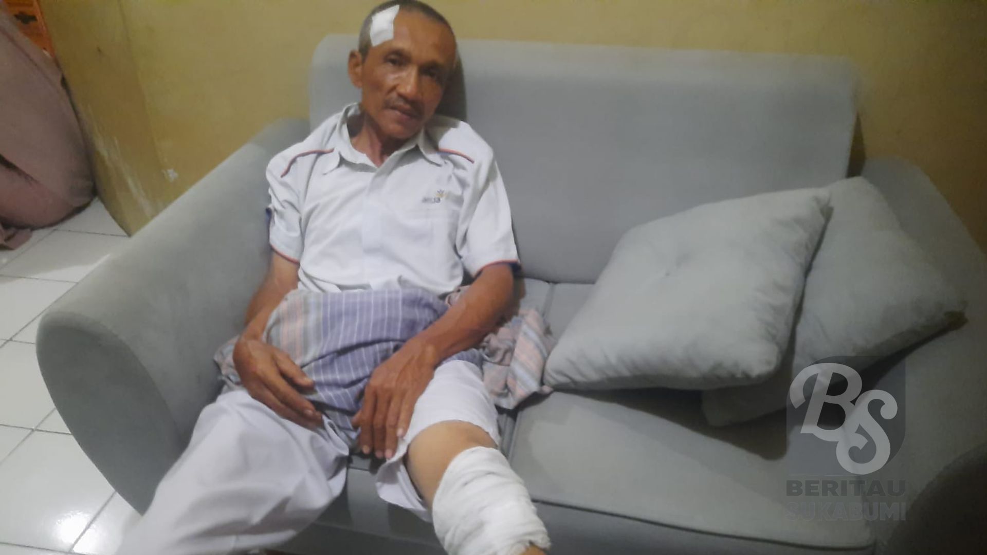 Ujang Suhendi (61 tahun), suami Ati Suharti yang dituduh kakak kandung sendiri sebagai dukun santet, turut jadi korban penganiayaan.