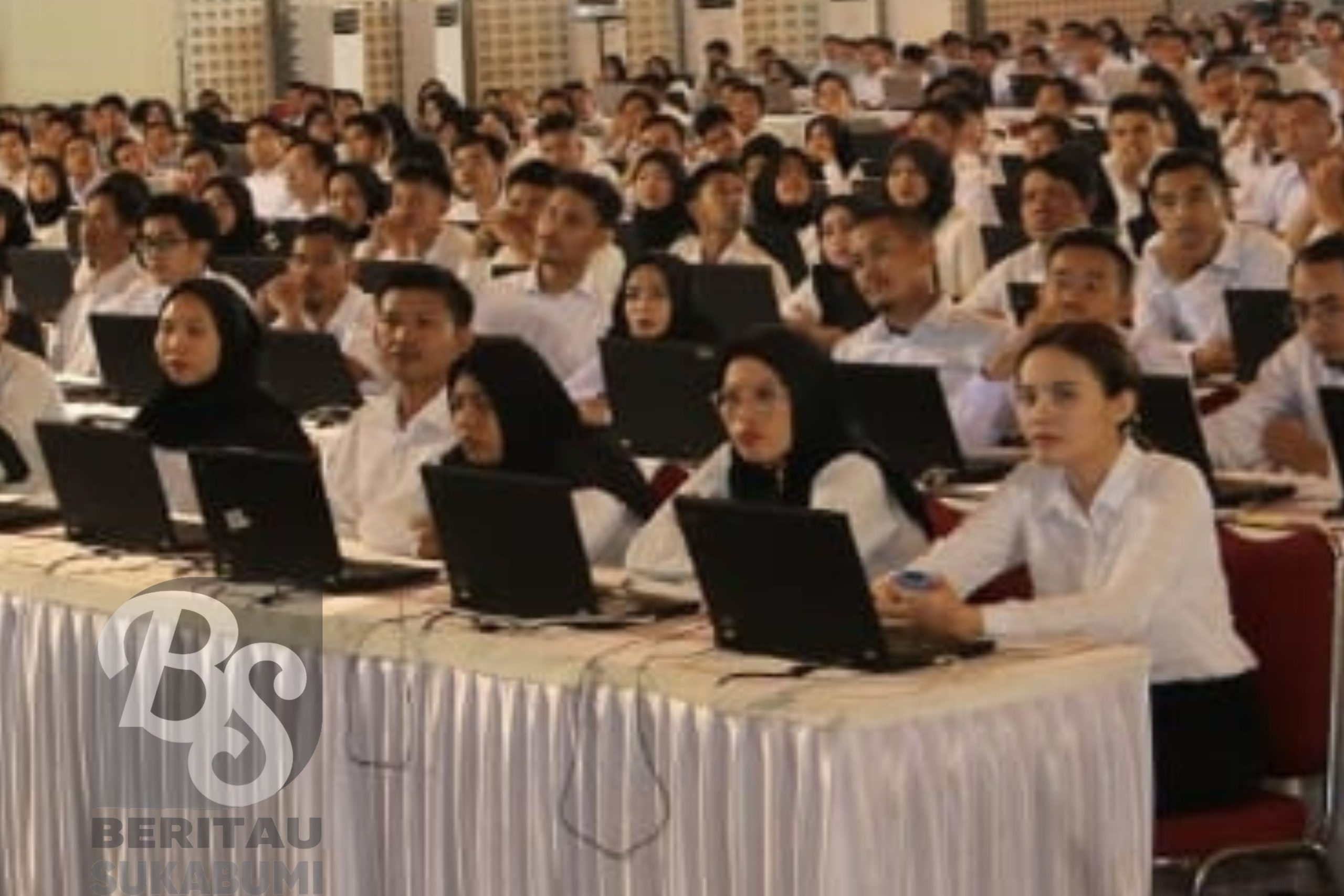 Sebanyak 707 pelamar Calon Pegawai Negeri Sipil (CPNS) di Lingkungan Pemerintah Kabupaten Sukabumi Formasi Tahun 2024 gagal dalam tahap seleksi administrasi. Berdasarkan dokumen Pengumuman dari Panitia Seleksi Daerah Pengadaan Pegawai Aparatur Sipil Negara Pemerintah Kabupaten Sukabumi nomor 800.1.2.2/17/PANSELDA/2024 tanggal 19 Agustus 2024 tentang Penerimaan CPNS di Lingkungan Pemerintah Kabupaten Sukabumi Formasi Tahun 2024 dan Pengumuman Panitia Seleksi Daerah Pengadaan Pegawai Aparatur Sipil Negara Pemerintah Kabupaten Sukabumi nomor 800.1.2.2/19/PANSELDA/2024 tentang Penyesuaian Jadwal Penerimaan CPNS di Lingkungan Pemerintah Kabupaten Sukabumi Formasi Tahun 2024.