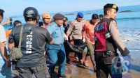 Tiga hari waktu pencarian, jasad Lang Lang Buana (17 tahun) pelajar MAN 2 Kota Sukabumi akhirnya ditemukan dengan kondisi sudah meninggal dunia di perairan Pantai Cipatuguran, Palabuhanratu, Kabupaten Sukabumi.