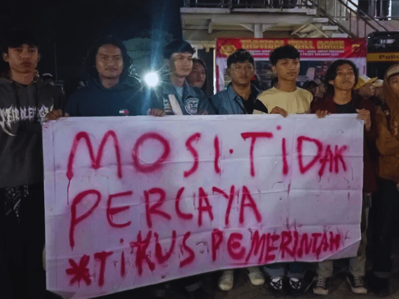 Sekretaris Badan Eksekutif Mahasiswa (BEM) Universitas Nusa Putra Fauzi Hilman mengaku kecewa dengan penyelenggaran Debat Publik Paslon Bupati-Wakil Bupati Sukabumi yang diselenggarakan di kampus mereka.