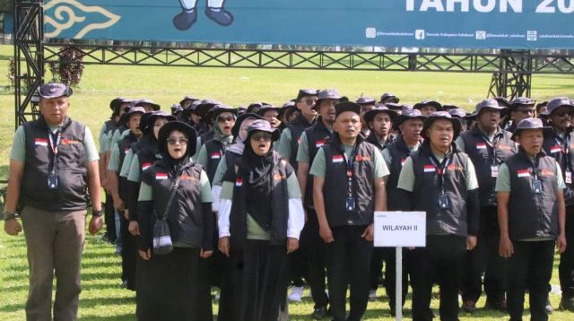 Panitia Pengawas Kecamatan (Panwaslu) dan perwakilan ASN Se-Kabupaten Sukabumi mengikuti Apel Siaga Pengawasan Pemilihan Kepala Daerah Serentak Tahun 2024 di Lapangan Hotel Selabintana Sukabumi, Rabu (9/10/2024) yang diadakan Badan Pengawas Pemilu (Bawaslu) Kabupaten Sukabumi