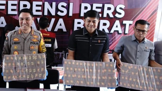 Tersangka korupsi proyek fiktif insentif tenaga kerja penangganan Covid 19 di RSUD Palabuhanratu Kabupaten Sukabumi, yang ditangani Polda Jawa Barat, kini bertambah.