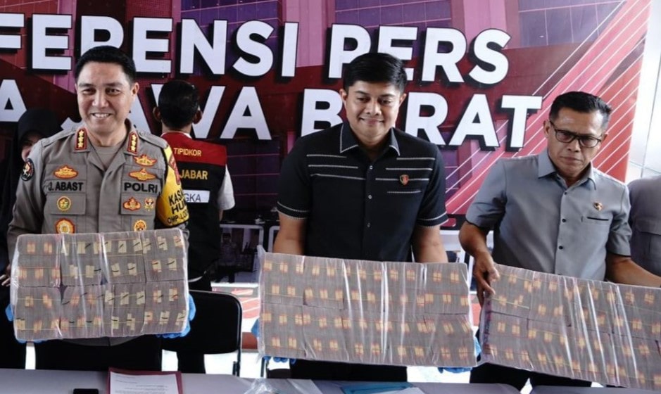Tersangka korupsi proyek fiktif insentif tenaga kerja penangganan Covid 19 di RSUD Palabuhanratu Kabupaten Sukabumi, yang ditangani Polda Jawa Barat, kini bertambah.