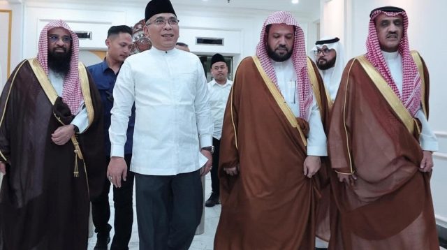 Imam Besar Masjid Nabawi Syekh Ahmad bin Ali Al-Hudhaify mengungkapkan perasaannya bahwa dirinya rindu ingin datang dan berkunjung langsung ke Indonesia.