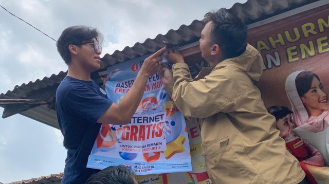 Relawan pasangan calon Walikota-Wakil Walikota Sukabumi, Achmad Fahmi-Dida Sembada Nomor Urut 1, Merangkul Sukabumi mulai pemasangan internet gratis bagi warga Kota Sukabumi.