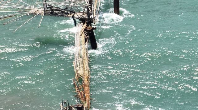 Jembatan Dermaga Tambang Pasir Besi di Desa Buniasih Kecamatan Tegalbuled Kabupaten Sukabumi kini menjadi sorotan.