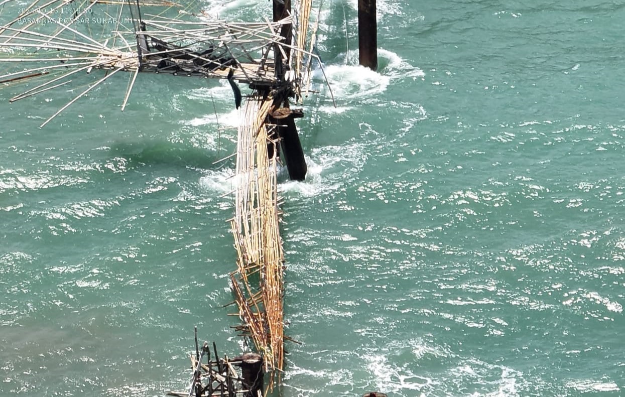 Jembatan Dermaga Tambang Pasir Besi di Desa Buniasih Kecamatan Tegalbuled Kabupaten Sukabumi kini menjadi sorotan.