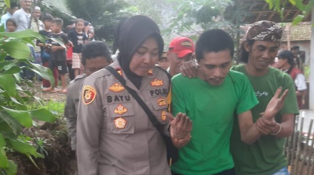 Hadin dan Hamdan dua bersaudara yang mengalami gangguan jiwa atau ODGJ akhirnya dirujuk ke Rumah Sakit Marjuki Mahdi Bogor, Selasa (15/10/2024).