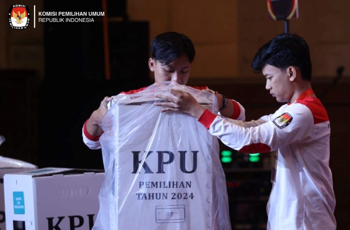 Untuk mengembalikan modal kampanye, Anggota Badan Legislasi (Baleg) DPR dari Fraksi Partai Nasdem, Muslim Ayub mengusulkan agar pelaksanaan pemilihan umum digelar tidak 5 tahun sekali tapi digelar 10 tahun sekali.