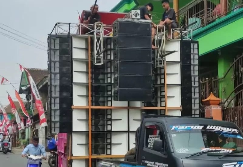 Pada masa awal perkembangannya, sound horeg digunakan masyarakat untuk takbir keliling dengan menggunakan truk.