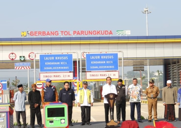 Masyarakat pengguna jalan tol yang hendak melintas di Jalan Tol Bocimi Seksi II Cigombong-Cibadak, mulai Sabtu, 12 Oktober 2024 ini, sudah tidak lagi bisa menikmati Jalan Tol Bocimi Seksi II Cigombong-Cibadak secara gratis.