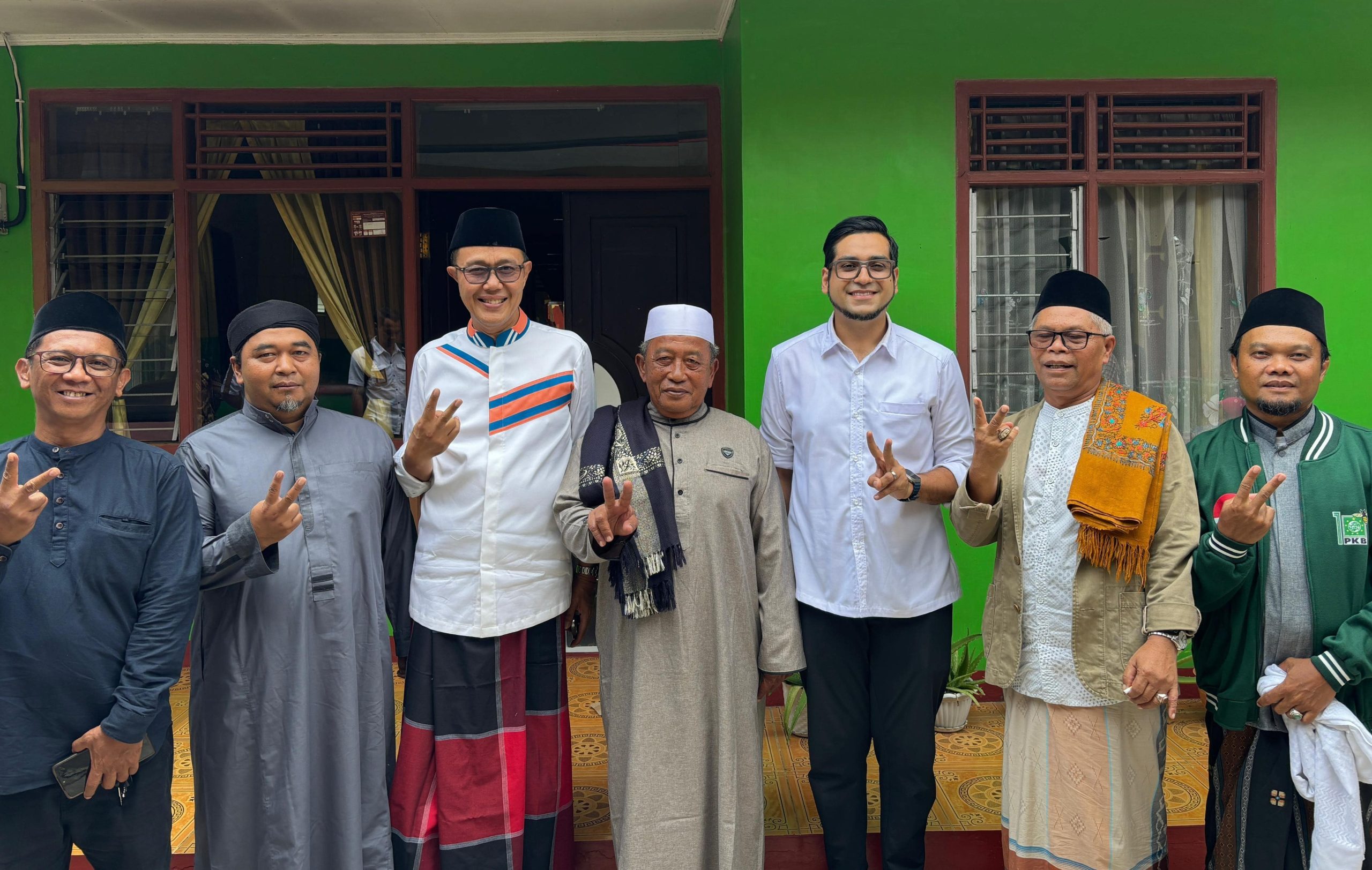 etua Dewan Syuro DPC PKB Kota Sukabumi KH Ismail Zarkasih dan jajarannya, memilih membelot di Pilkada Kota Sukabumi 2024 ini.
