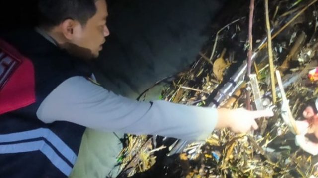 Jasad bayi laki-laki ditemukan di Pesisir Pantai Muara Cikaso, Desa Buniasih, Kecamatan Tegalbuled, Kabupaten Sukabumi, pada Rabu (20/11/2024).