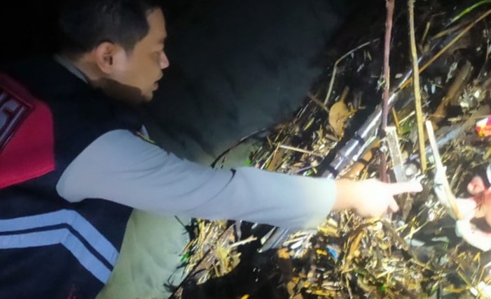 Jasad bayi laki-laki ditemukan di Pesisir Pantai Muara Cikaso, Desa Buniasih, Kecamatan Tegalbuled, Kabupaten Sukabumi, pada Rabu (20/11/2024).