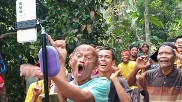 Baru saja tenar sejagad dan menikmati penghasilan jadi seorang konten kreator di Tik Tok, Gunawan alias Sadbor, seorang konten kreator asal Kecamatan Cikembar Kabupaten Sukabumi, Jabar ditangkap Satreskrim Polres Sukabumi pada pada Kamis (31/10/2024).