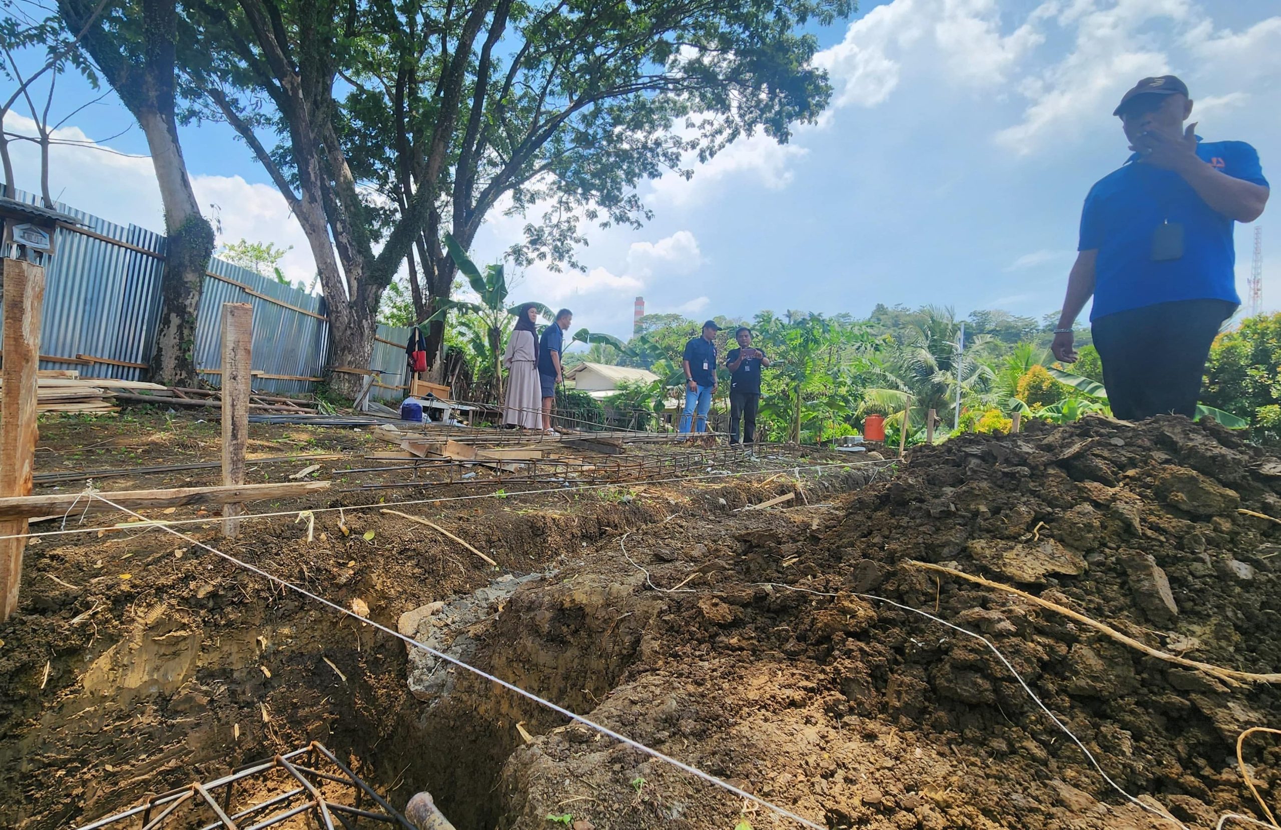 Yayasan Panti Sosial Aura Welas Asih di Palabuhanratu Kabupaten Sukabumi, Jawa Barat tetap memulai pembangunan masjid untuk para penghuni panti.