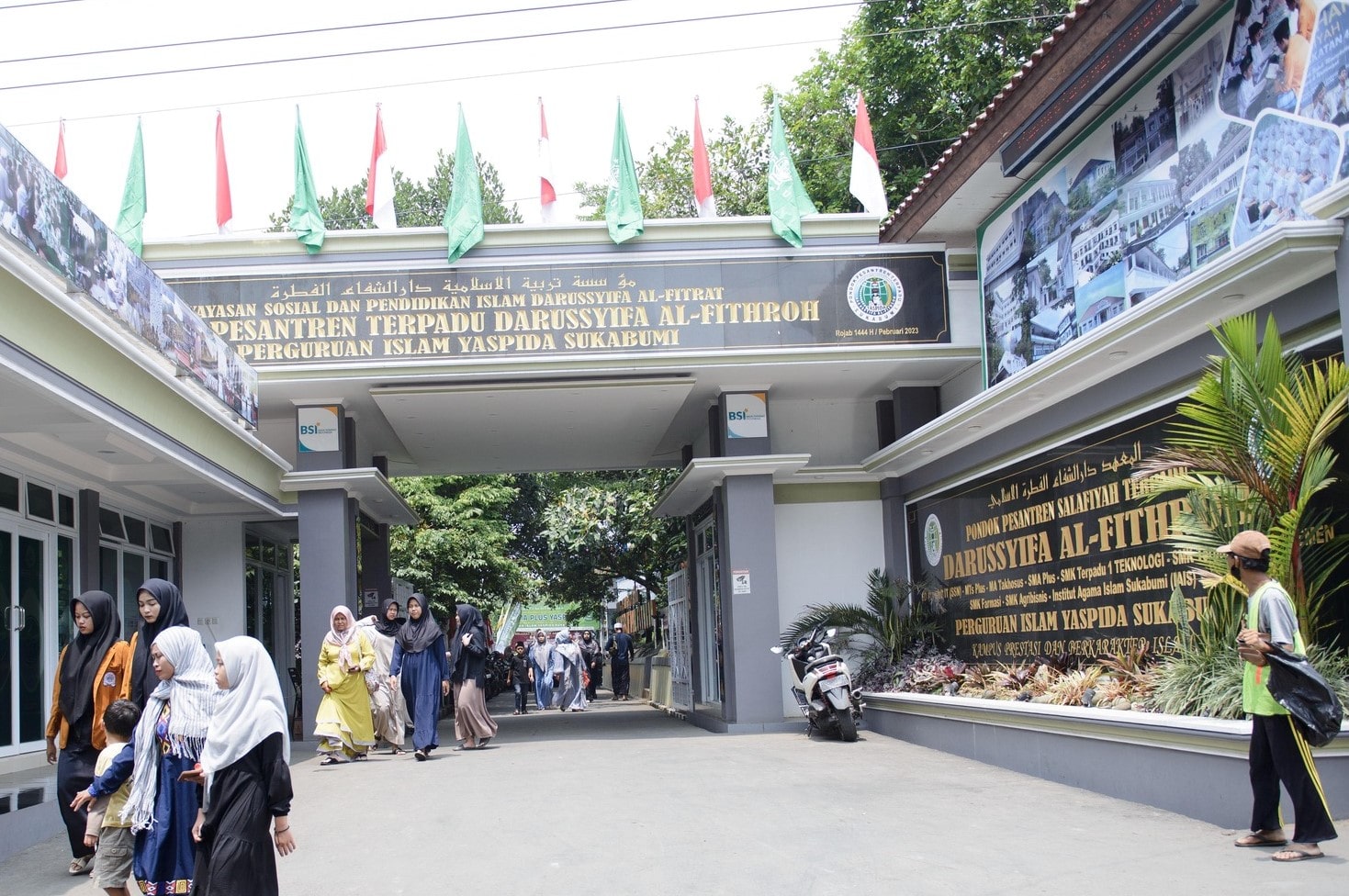 Innalillahi Wa Innailahirojiun, empat santri di Pondok Pesantren Yaspida Kadudampit Kabupaten Sukabumi meninggal dunia pada Rabu (13/11/2024) malam sekitar pukul 21.30 WIB. Empat santri yang diketahui masih duduk di bangku kelas VIII SMP itu meninggal dunia setelah tertimpa dinding kolam yang roboh yang ada di komplek pesantren tersebut.