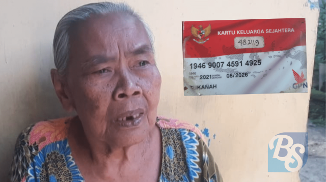 Rukanah, seorang nenek asal Desa Cidadap, Kecamatan Simpenan, Kabupaten Sukabumi, mengeluhkan uang bantuan Program Keluarga Harapan (PKH) yang diterimanya.