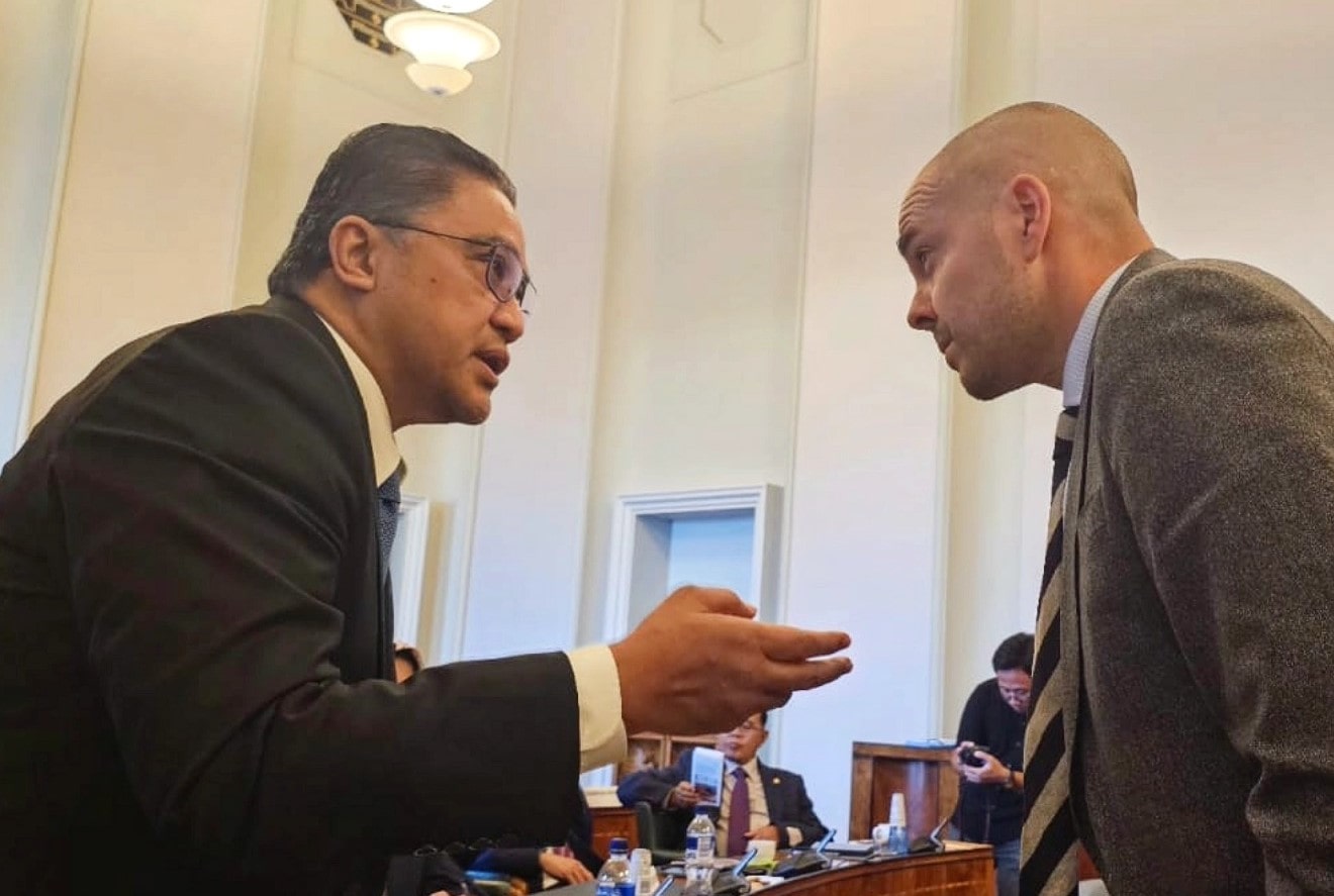 Wakil Ketua Komisi II DPR RI Dede Yusuf meminta Kementerian Dalam Negeri (Kemendagri) melarang kepala daerah terpilih mengangkat tim sukses (timses) menjadi pegawai honorer atau Pegawai Pemerintah dengan Perjanjian Kerja (PPPK).