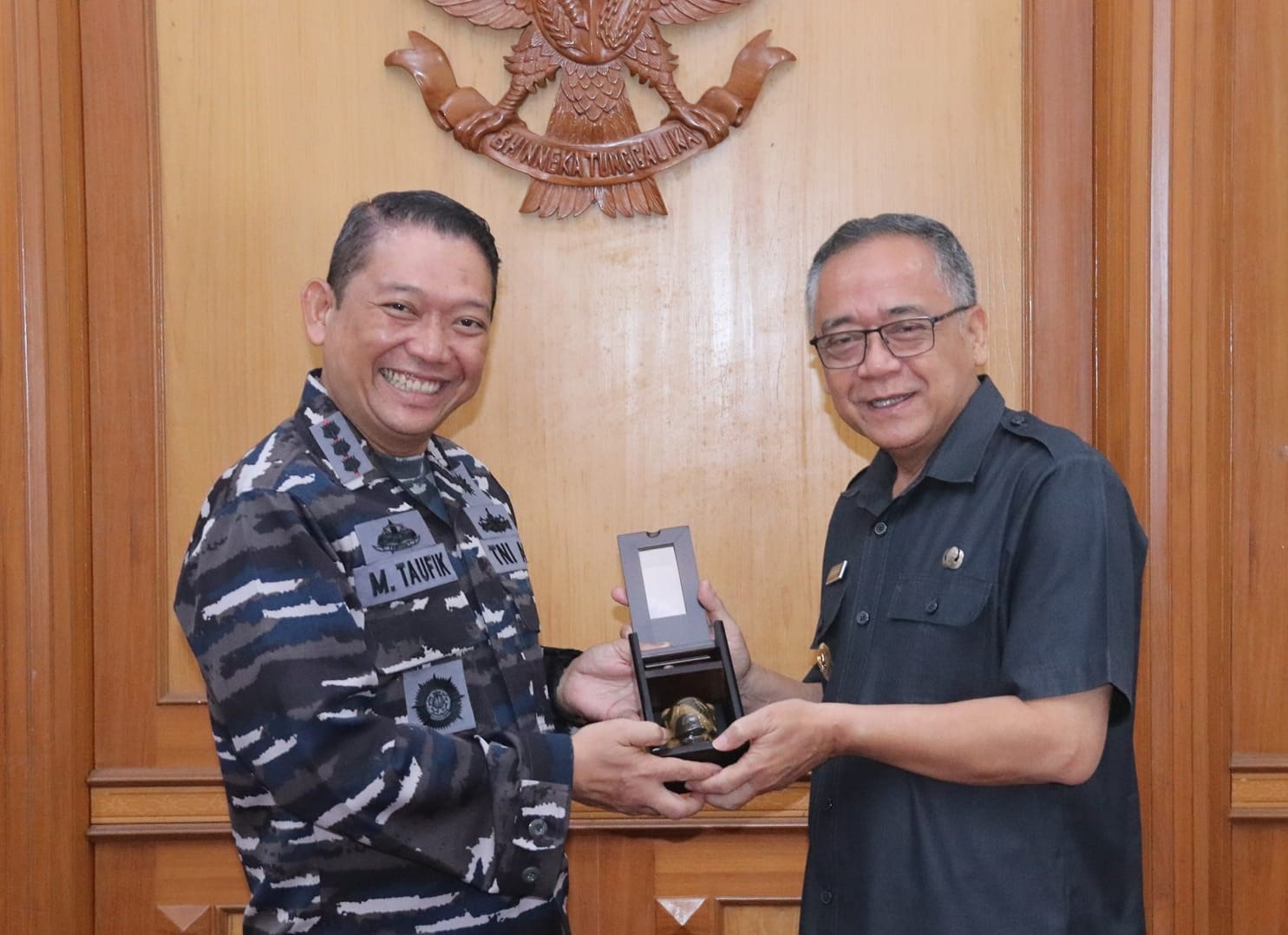 Usai mengikuti masa kampanye dan pelaksanaan pencoblosan Pilkada Kabupaten Sukabumi 2024, Calon Bupati Sukabumi Iyos Somantri kembali menjalankan tugasnya sebagai Wakil Bupati Sukabumi. Untuk diketahui Wakil Bupati Sukabumi Iyos Soemantri sebelumnya sudah mengajukan atau melayangkan surat cuti diluar tanggungan negara untuk mengikuti Pilkada Kabupaten Sukabumi 2024 ke Penjabat Gubernur Jabar.
