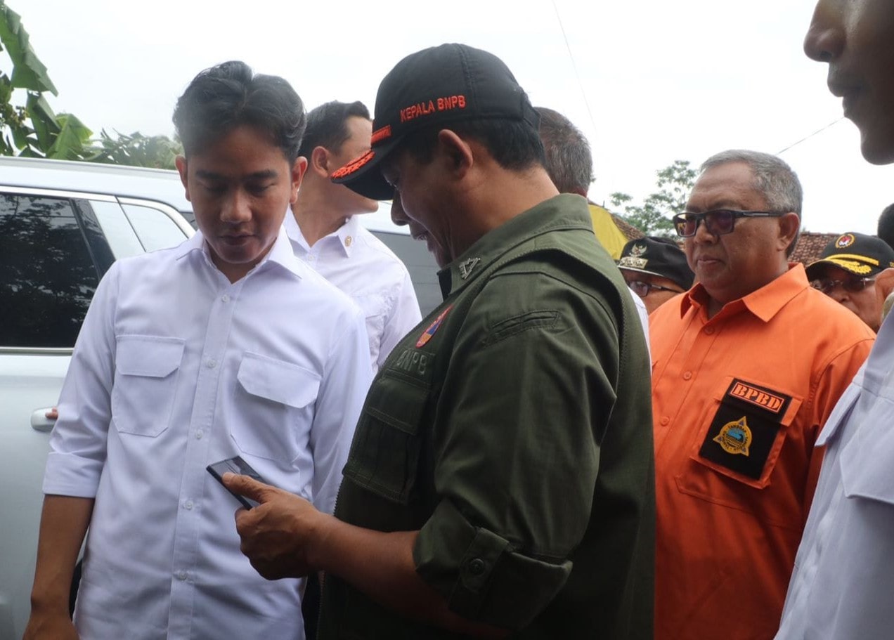 Gibran Rakabuming Raka ke sejumlah lokasi bencana alam di Kabupaten Sukabumi, Jumat (6/12/2024).
